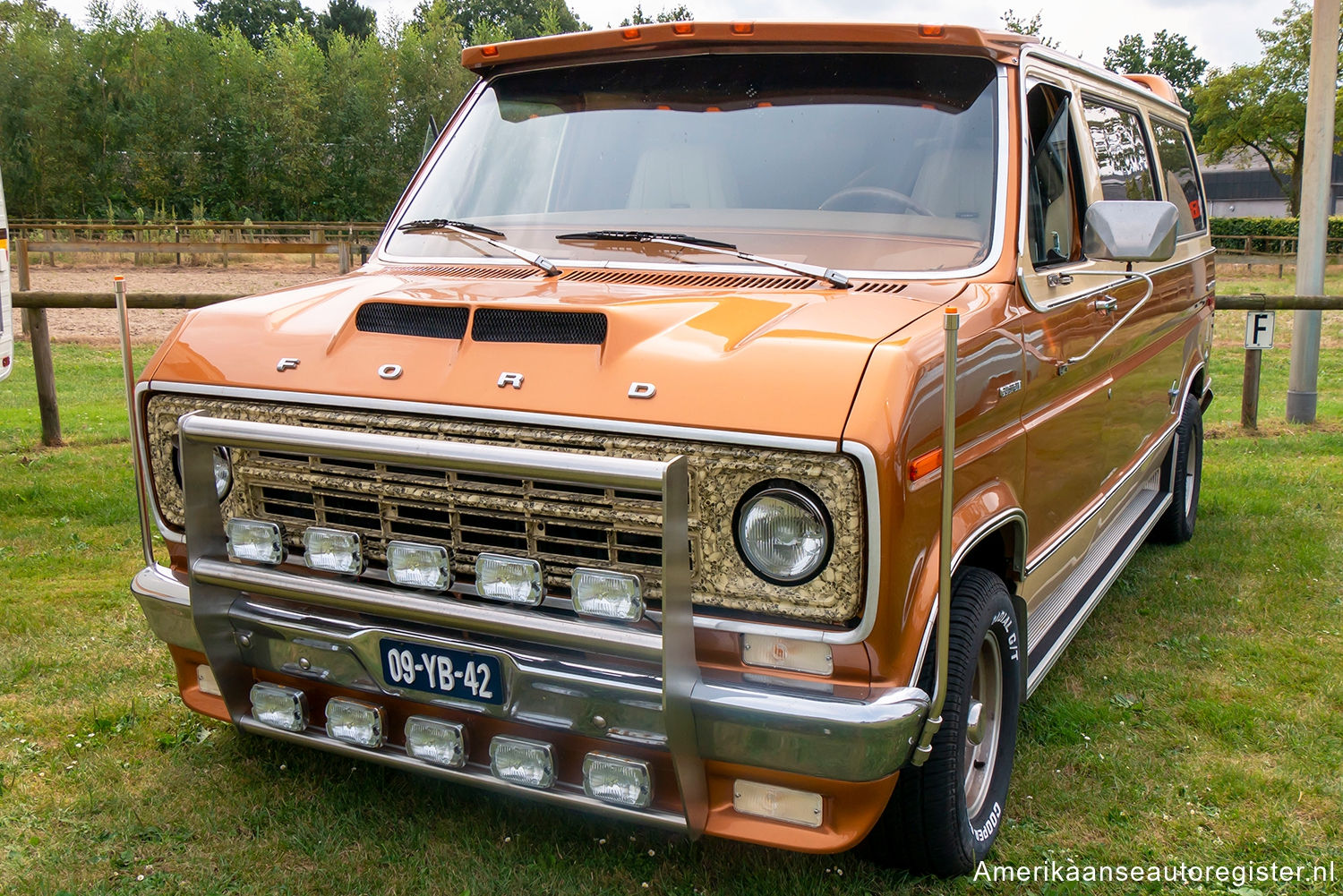 Kustom Ford E-Series uit 1975